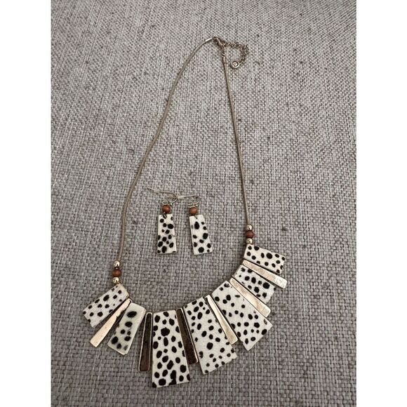 C1946 Jewelry - C1946 Necklace and Earring Set